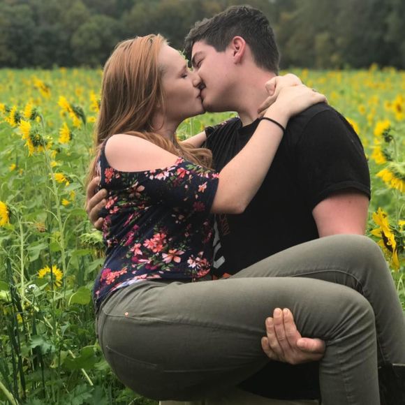 Meet your Posher, Rachel - Picture 1 of 1